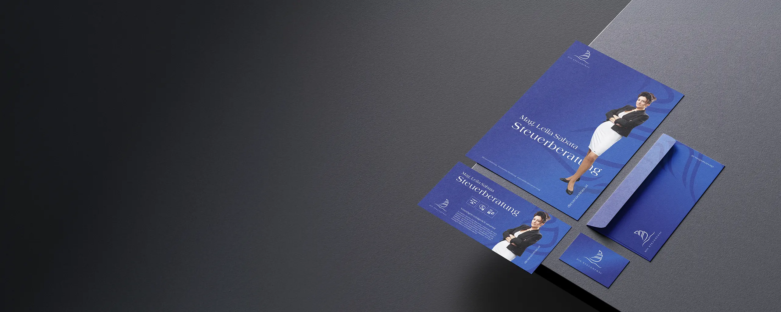 Abb.: Werner Design - Branding für Buchhalter, Steuerberater und Wirtschaftsprüfer, Bild zeigt Drucksorten von der Steuerberaterin, Die Steuerfrau, Hero-Bild
