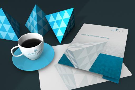 Corporate Design, Logo; im Firmenstil: Folder, Briefpapier, Tasse; entarc, Wien