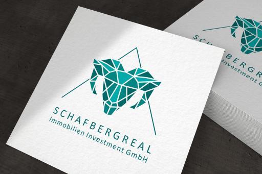 Dargestellt: Logo (Wort-/Bildmarke) „SII, Schafbergreal Immobilien Investment GmbH“, farbig gedruckt auf Karton.